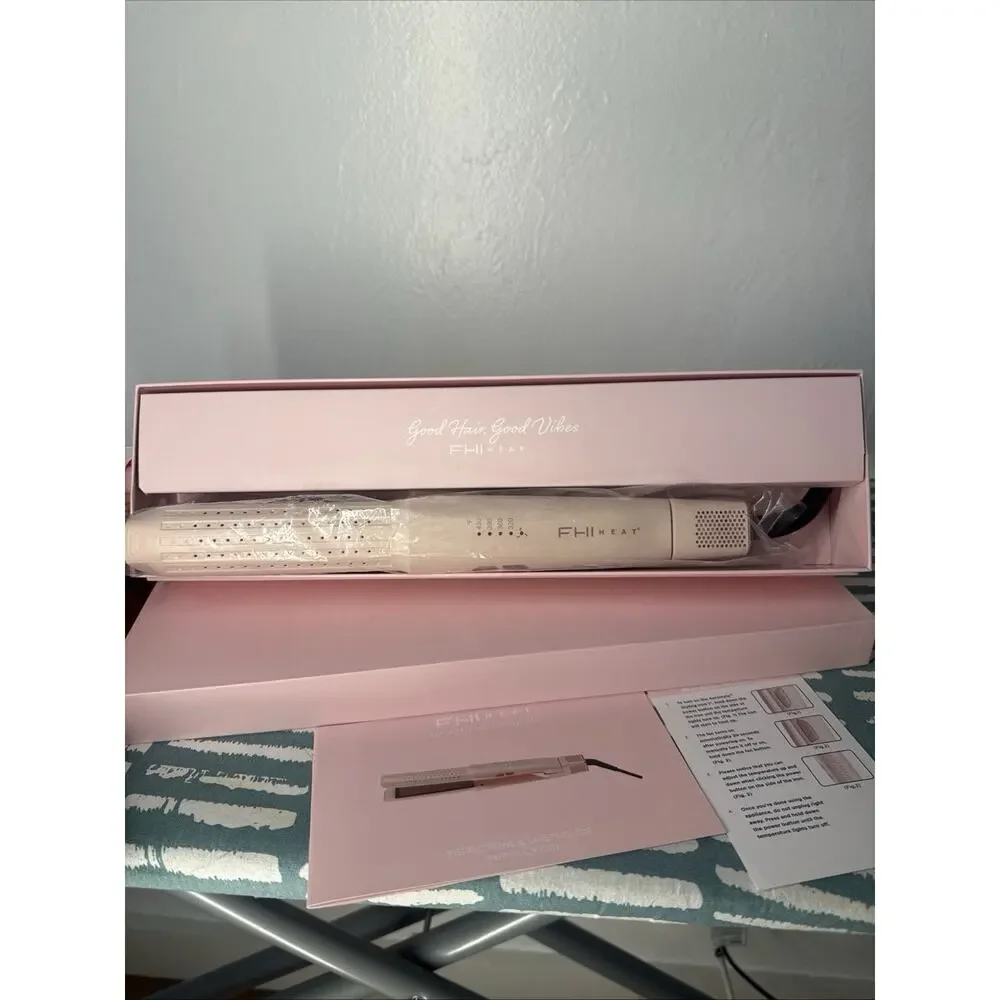 FHI Heat AeroStyle Ultimate Styling Flat Iron - Light Pink - 1